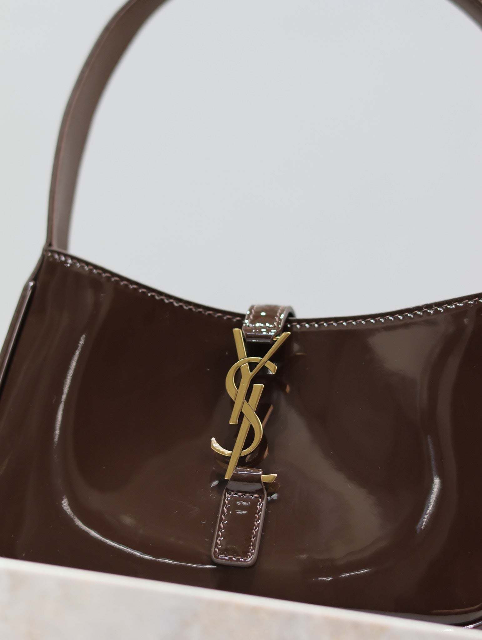 LE 5 À 7 MINI BAG 19 IN CHOCOLATE PATENT CALFSKIN GOLD LOGO mysite