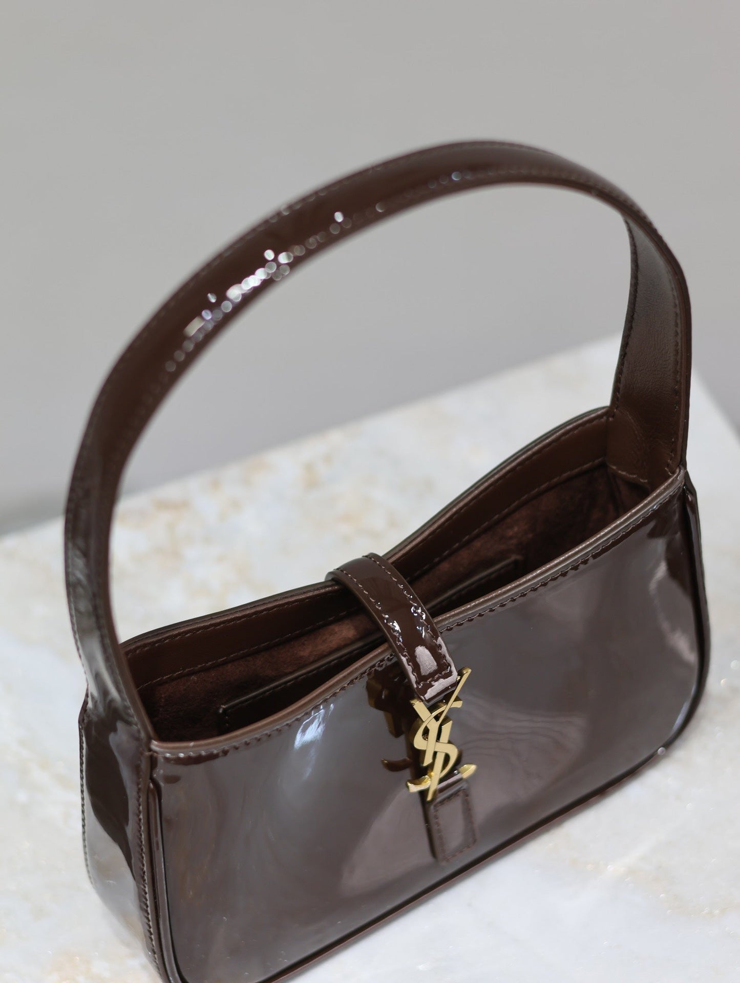 LE 5 À 7 MINI BAG 19 IN CHOCOLATE PATENT CALFSKIN GOLD LOGO mysite