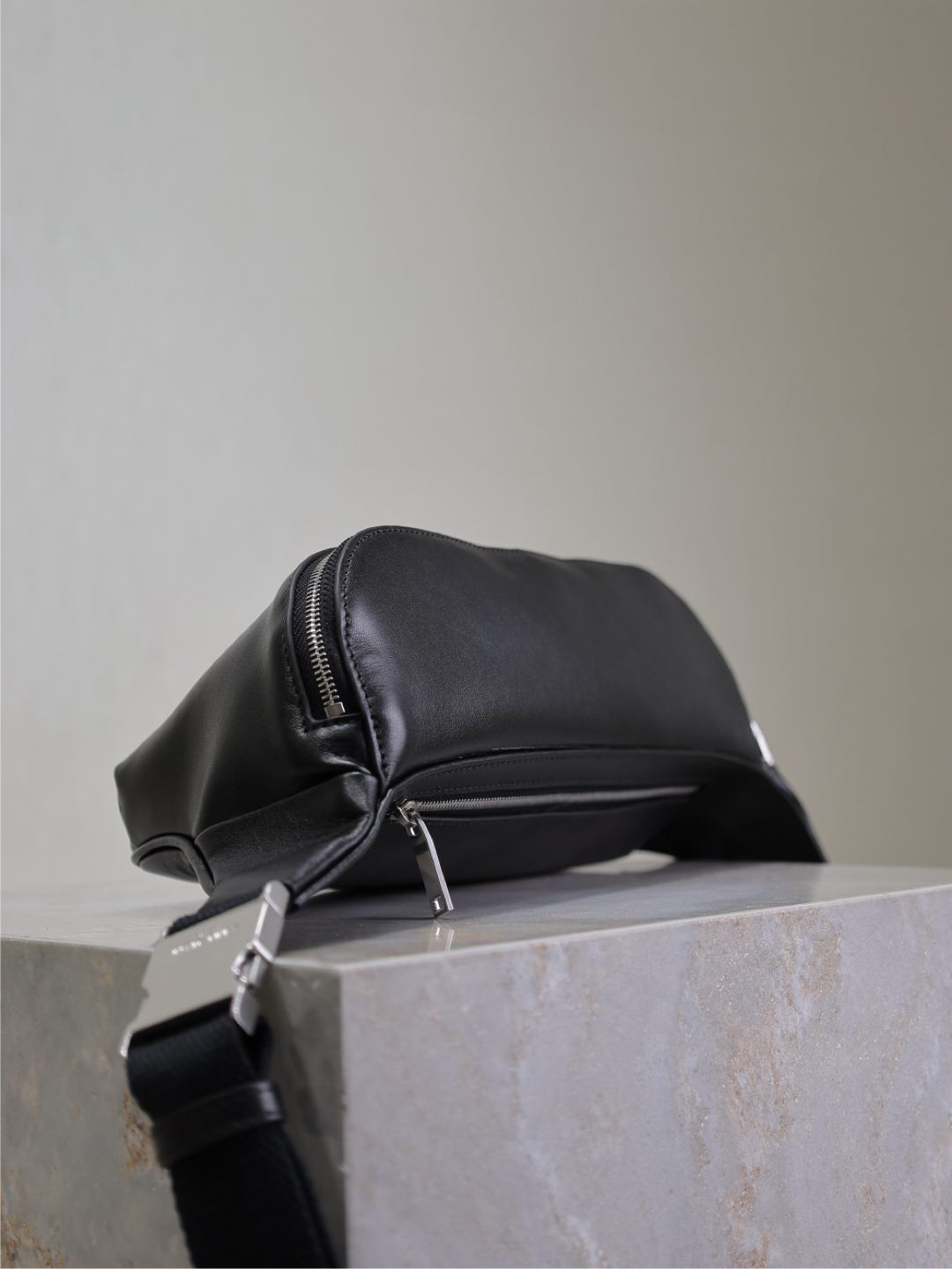 CLASSIC CROSSBODY BAG 26 IN BLACK LAMBSKIN mysite