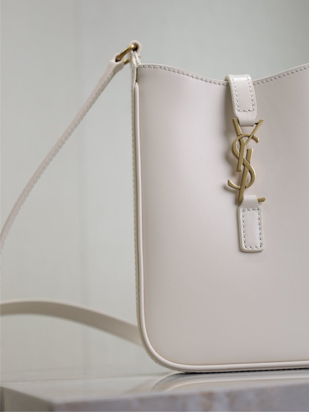 LE 5 À 7 PHONE BAG 18 IN WHITE CALFSKIN mysite