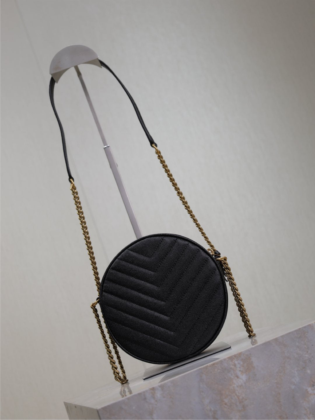 VINYLE SMALL ROUND BAG 17 IN BLACK CAVIAR LEATHER GOLD HARDWARE mysite
