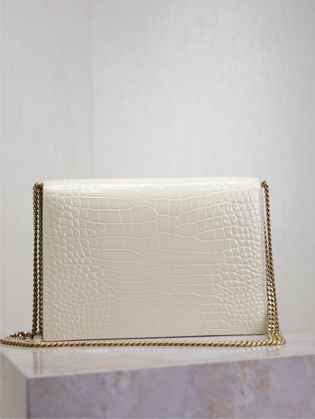 CASSANDRA CHAIN BAG 22 IN WHITE CROCODILE PATTERN CALFSKIN GOLD HARDWARE mysite