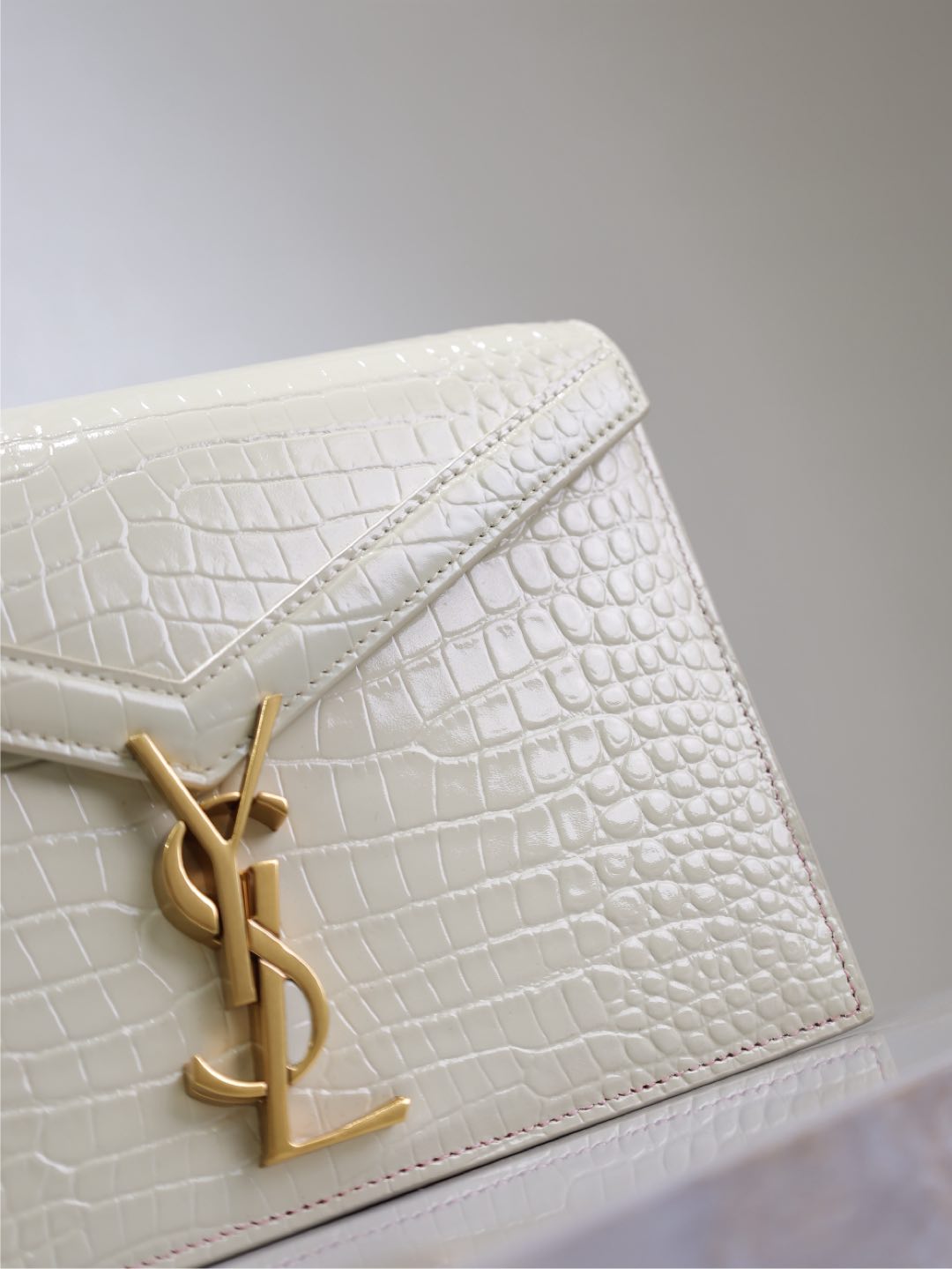 CASSANDRA CHAIN BAG 22 IN WHITE CROCODILE PATTERN CALFSKIN GOLD HARDWARE mysite