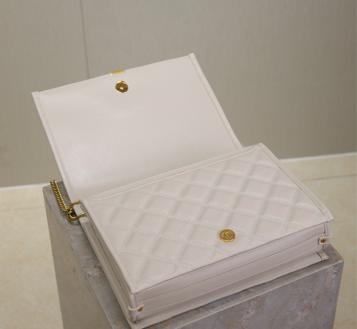 BECKY 26 IN WHITE QUILTED LAMBSKIN GOLD HARDWARE mysite