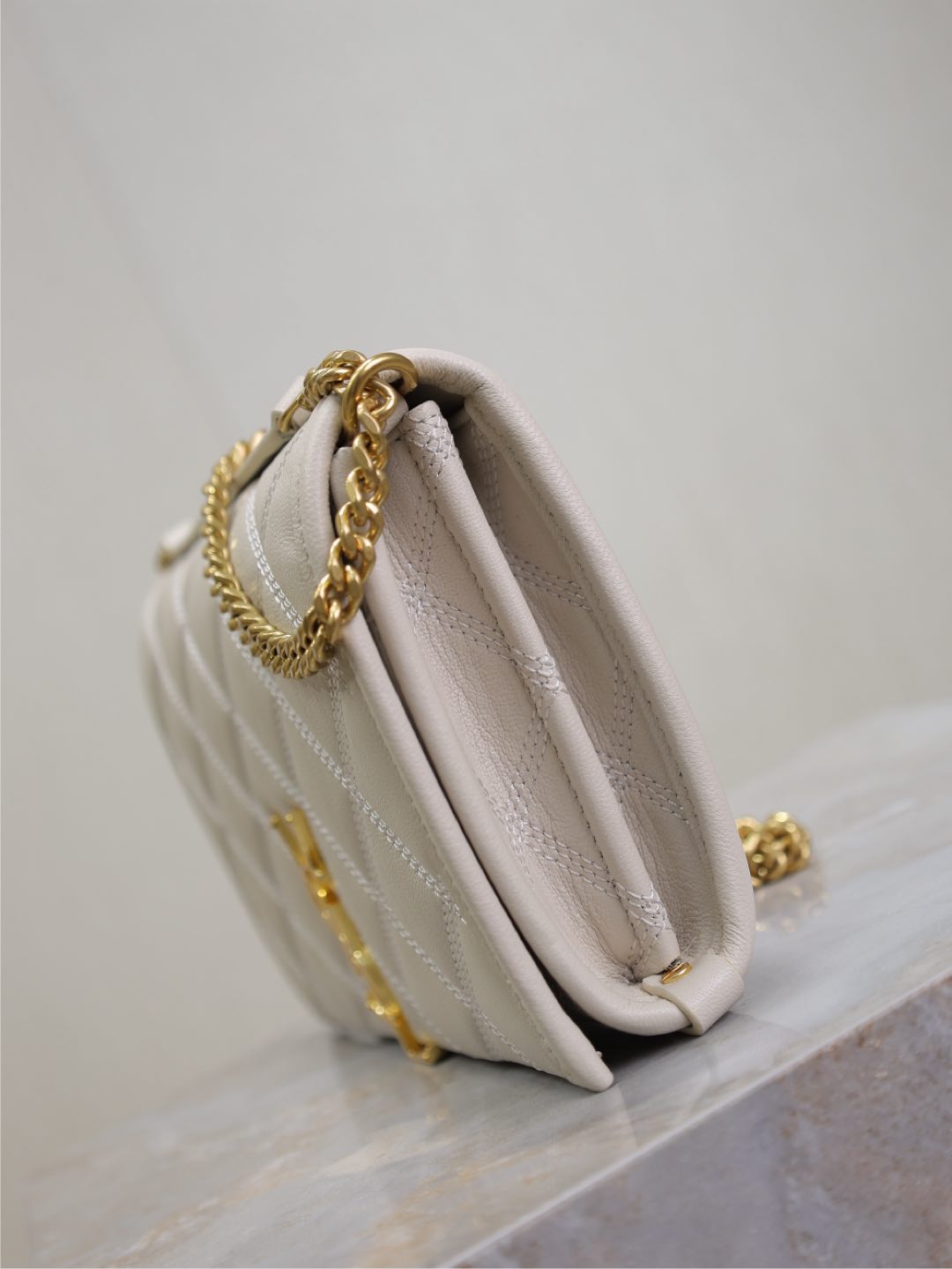 BECKY 22 IN WHITE QUILTED LAMBSKIN GOLD HARDWARE mysite