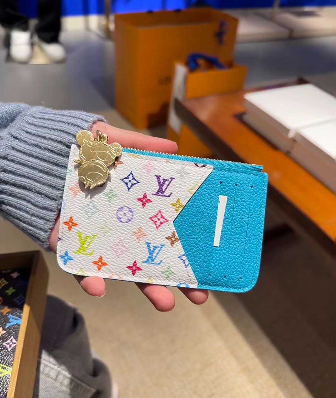 L--Inspired Card Holder Wallet: Chic & Functional!-s mysite