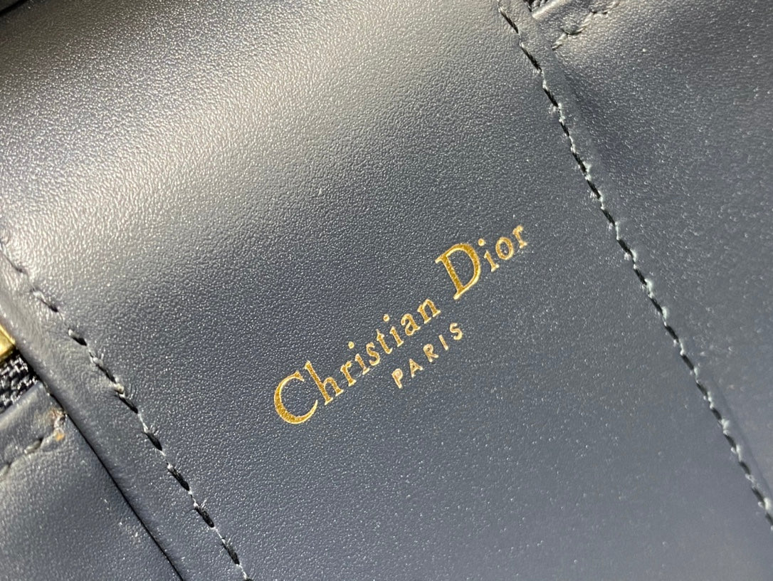 CD SIGNATURE VANITY 16CM BLUE OBLIQUE EMBROIDERY mysite