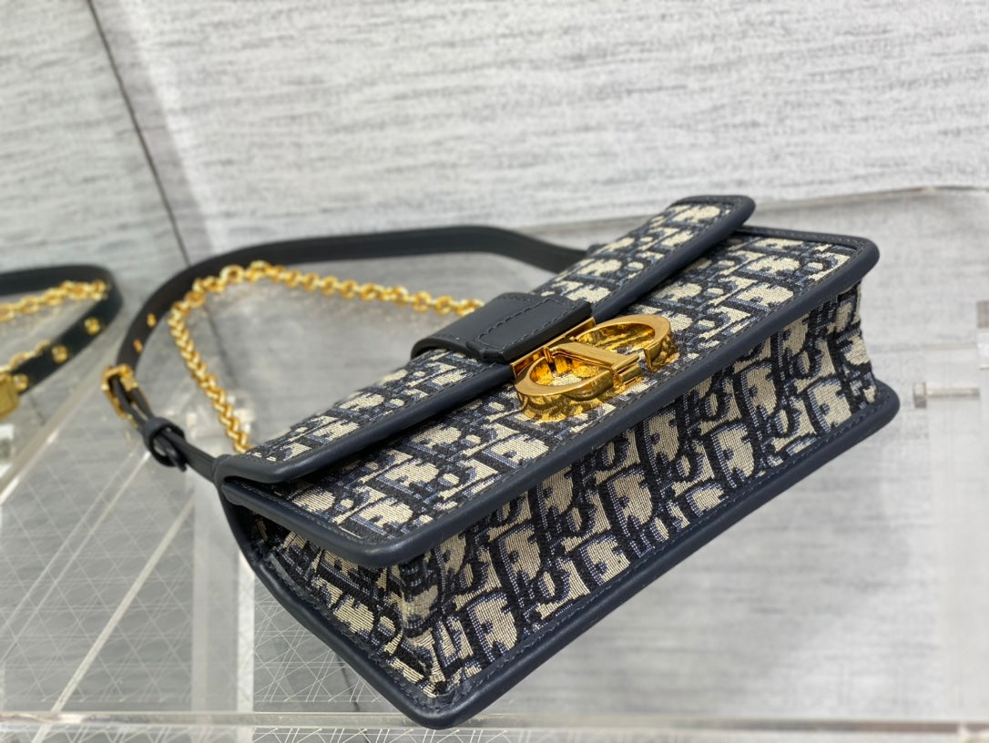 30 MONTAIGNE 21.5CM BLUE OBLIQUE EMBROIDERY mysite