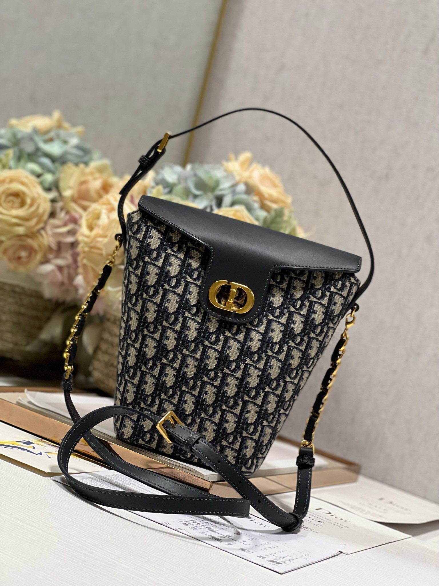 30 MONTAIGNE 13 24x24x9.5CM BLUE OBLIQUE EMBROIDERY mysite