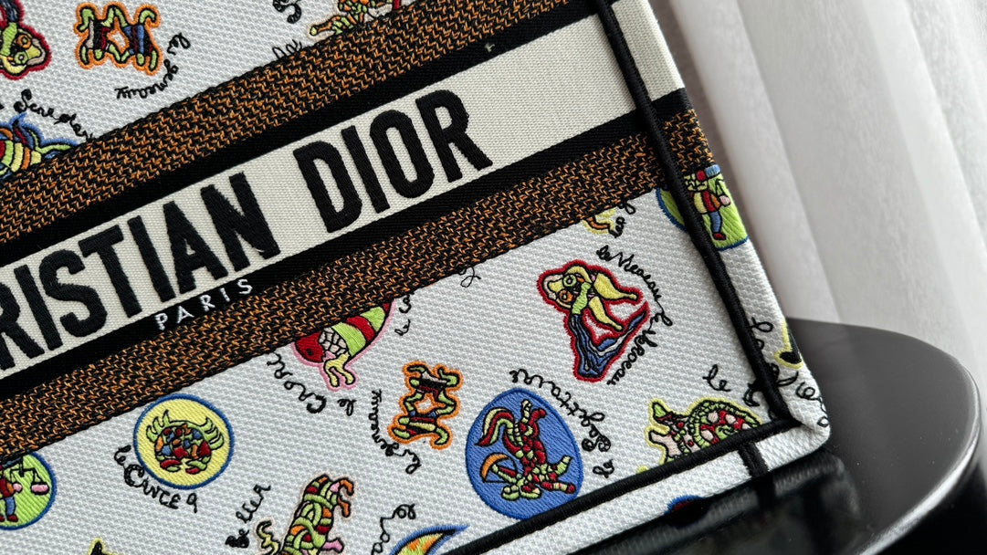 Medium CD Book Tote 36cm White Multicolor Dragon Zodiac Embroidery mysite