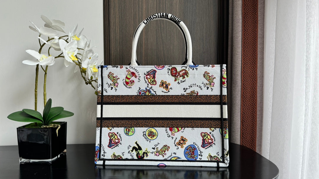 Medium CD Book Tote 36cm White Multicolor Dragon Zodiac Embroidery mysite